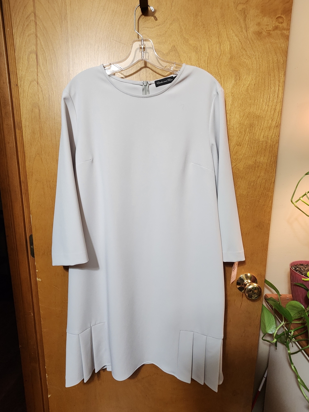 NWT Estelle and Finn Grey Pleated Hem Shift Dress Crew Neck Size 12